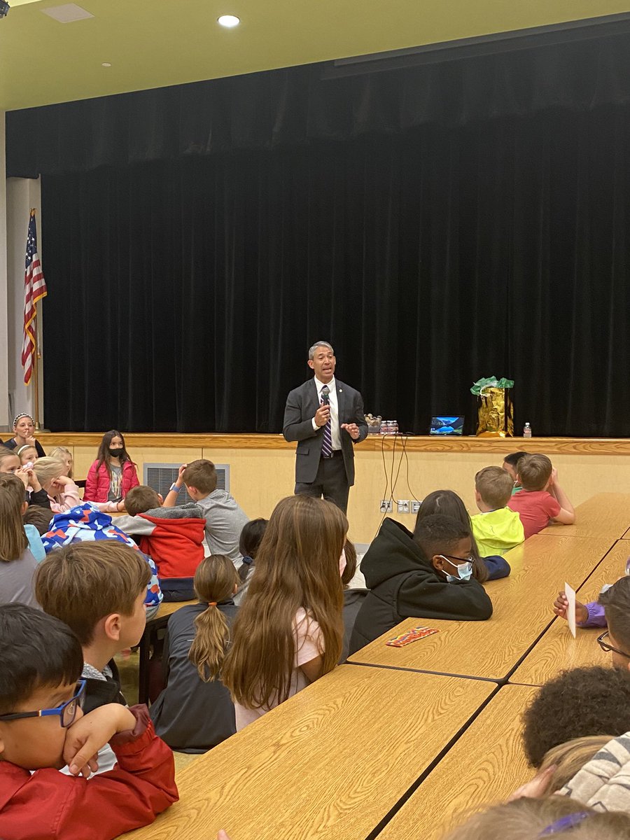 MindyLayne's tweet photo. We are beyond honored to have  @Ron_Nirenberg visit @FSHISD today. Thank you for speaking to our 2nd graders! @DrJCerna https://t.co/KvM615o4LX