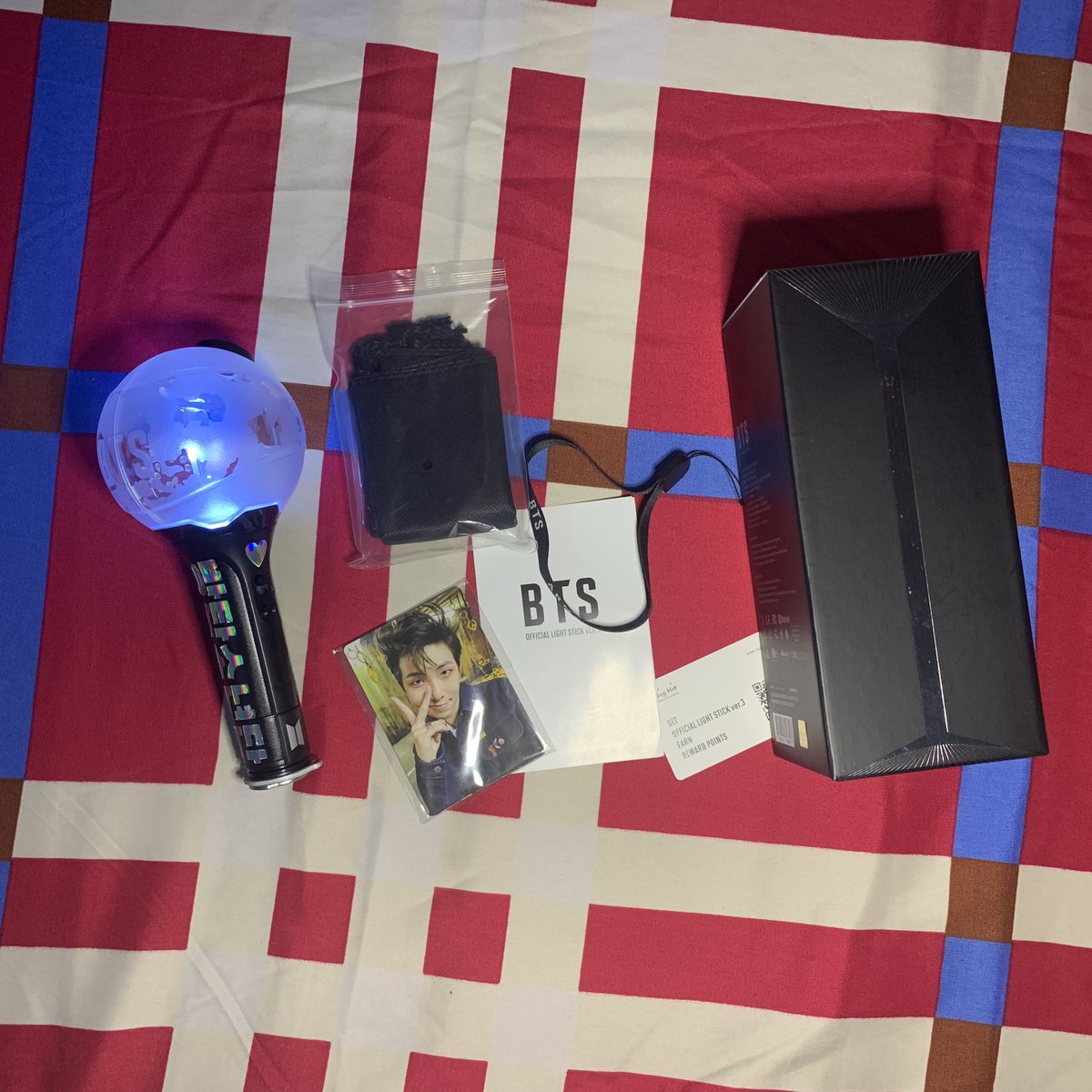 aintjmluv's tweet photo. lfb / wts - ph 

bts official army bomb version ver 3

-2,300 PHP including sf, can be negotiable 
-onhand, complete inclusions
-10/10 condition
-with decals (can be removed)
-with freebies
-ggx, sdd
-mop: gcash, payo

DM for details and pics https://t.co/z4dHQ1vXWK