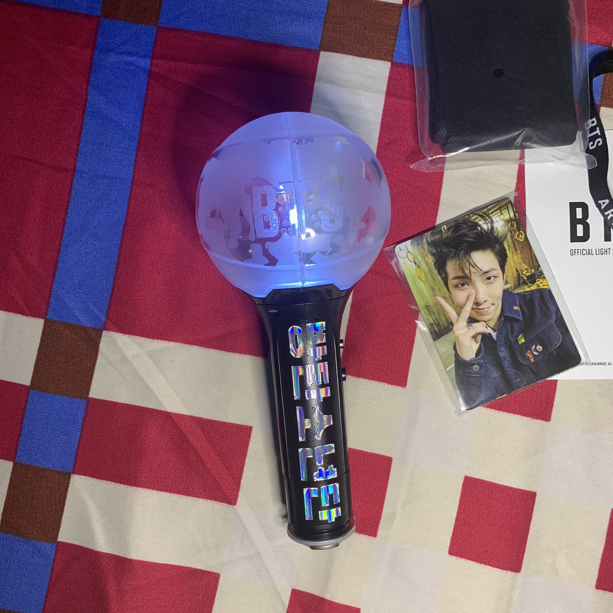 aintjmluv's tweet photo. lfb / wts - ph 

bts official army bomb version ver 3

-2,300 PHP including sf, can be negotiable 
-onhand, complete inclusions
-10/10 condition
-with decals (can be removed)
-with freebies
-ggx, sdd
-mop: gcash, payo

DM for details and pics https://t.co/z4dHQ1vXWK