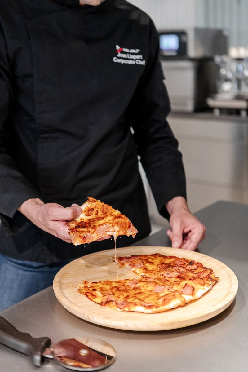Welbilt_Iberia's tweet photo. Con el horno original de cocción acelerada @Merrychef_W e2s, #CerealBakery prepara pizzas tan ricas como esta en cuestión de segundos ⚡️ #merrychefe2s #entregainmediata https://t.co/J2TfH6FQ0P