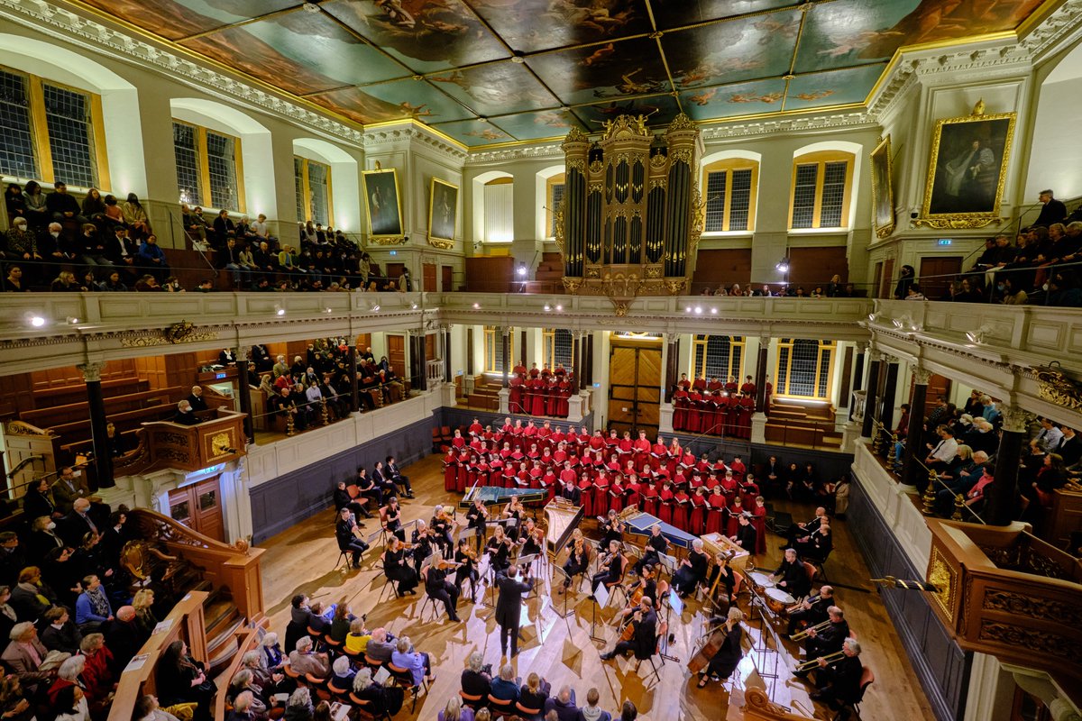 Thanks to @hedgehoghugh for these photos of our collaboration with @NewCollegeChoir, the Choir of @ChChCathedralOx and @timeandtruthoxf. A memorable evening of amazing music-making.