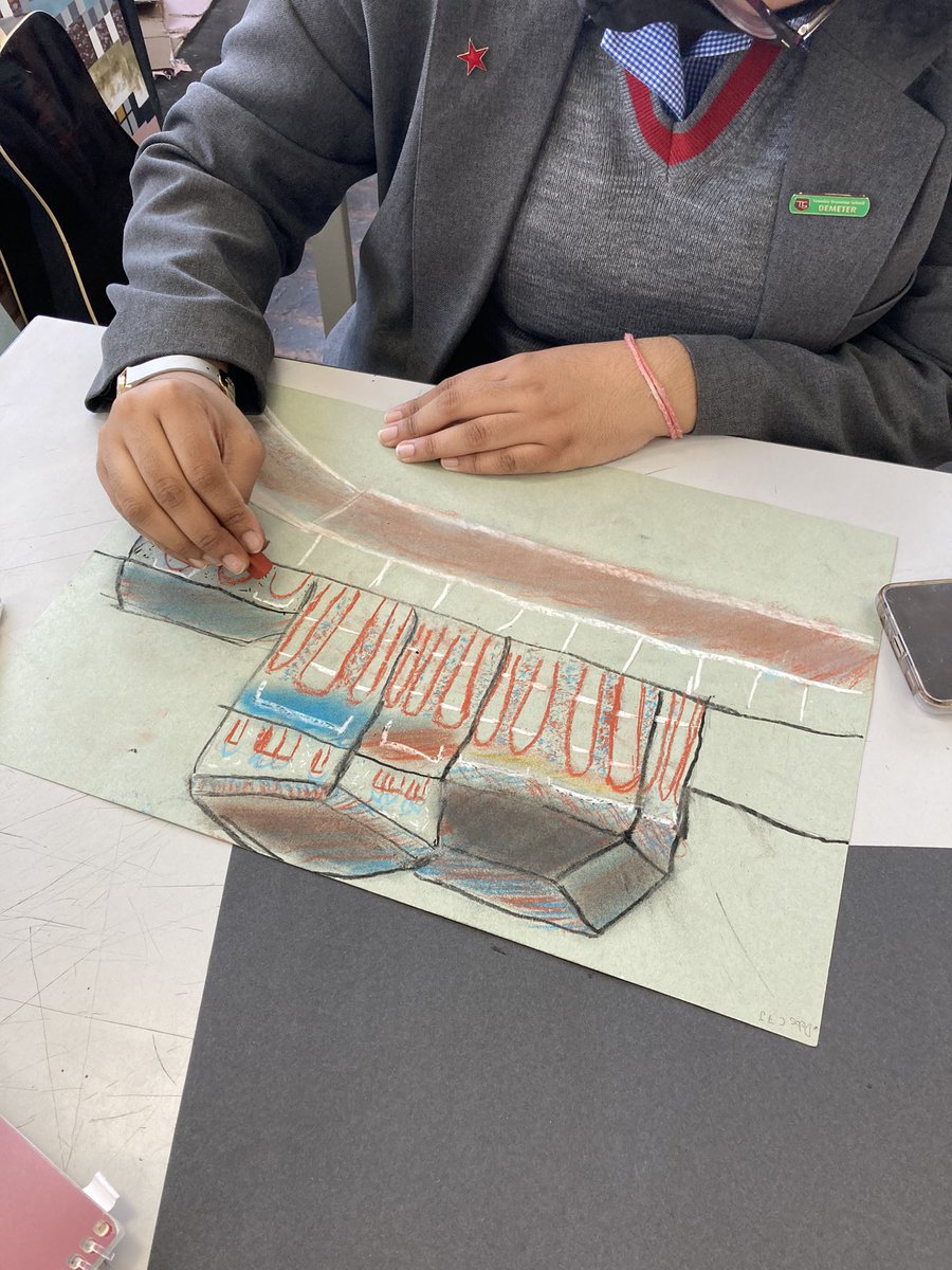 Exploring #drawing and #texture today with our #artist <a href="/Maisiemaris/">Maisie Maris</a> 
Such a privilege to be working with her on the <a href="/BowArts/">Bow Arts</a> project this term 
#year7 #art 
<a href="/ArtsOdysseyMAT/">Culture & Community - Odyssey Trust for Education</a>