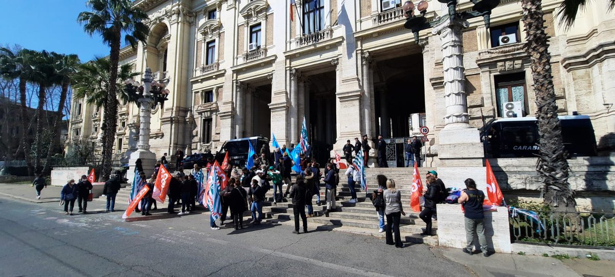 stefano_bindi's tweet photo. Ai Ministeri Istruzione e Ricerca per riportare le problematiche di #Indire con #alessandrocastellana #precariErasmusPlus #fircisl #cgilflc #uilrua e molti dipendenti https://t.co/T5Vi1CYSL6