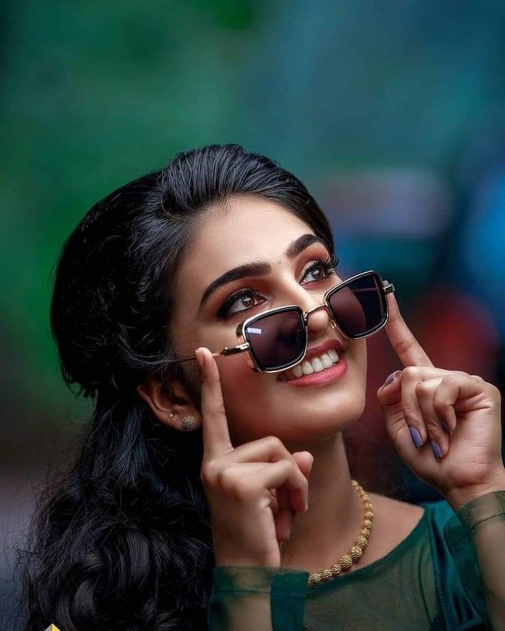 Ratchu_Twits's tweet photo. தேவையெனும் போது 
மட்டும் என்னோடு 
பயணிக்கும் உறவுகளை 
நான் மதிப்பதில்லை ...

#ராட்ஷூ https://t.co/r6fdahOh5n