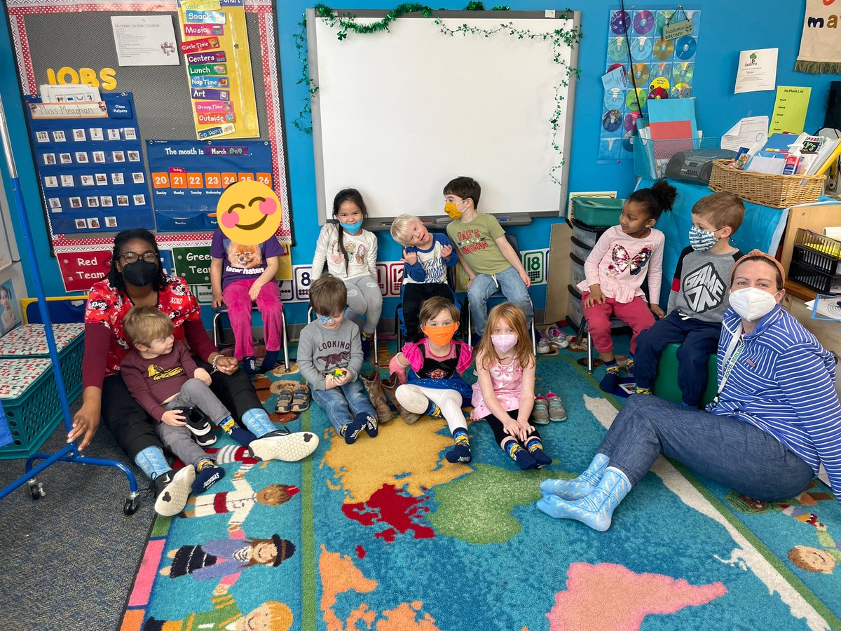 MrsBarrett_Art's tweet photo. #WDSD2022 Rocking our socks for World Down Syndrome Day and our friend Winston in room 1 🌈 room! #fccps #jtpgiraffes @Rebecca49247760 @JessieThackrey https://t.co/QceSwlMCMN