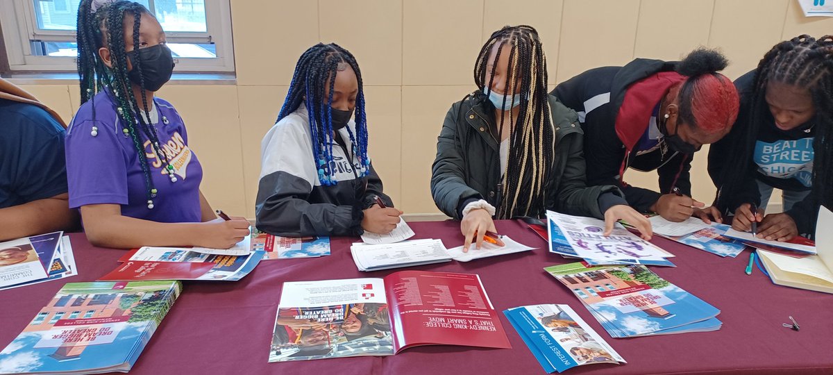 KKCRecruiterKH's tweet photo. Enjoyed sharing information about KKC programs and resources with Bowen's juniors and seniors at their CCC College Fair. @KKCEnrollment https://t.co/MoSEqVH6Kf