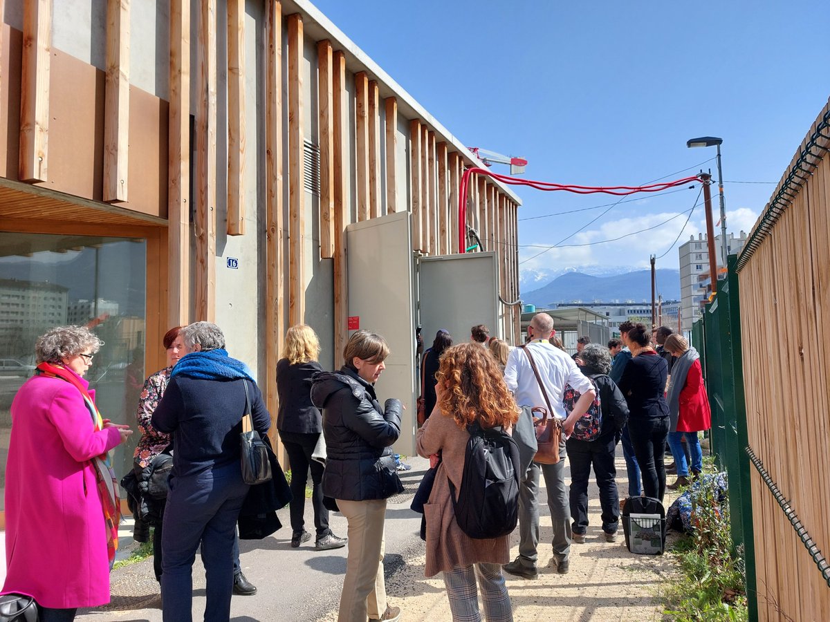 [#ACTU] Aujourd'hui avait lieu une visite de l'écoquartier Flaubert dans le cadre de <a href="/GreenGrenoble22/">🌱 Grenoble, European Green Capital 2022 🇪🇺</a>. 
L'occasion de faire découvrir un projet unique en Europe regroupant un ensemble d'innovations au service de la ville de demain. 
Plus d'info : bit.ly/3tqJePq