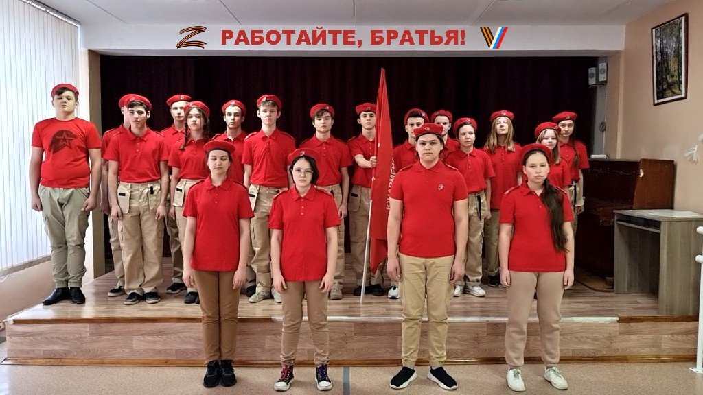 «Zащитникам Отечества» от ВПК «ВИТЯЗИ» ГБОУ СОШ №3 п.г.т. Смышляевка - акция "Работайте, братья!" 
 #ZащитникамОтечества 
#Своихнебросаем 
#ZначитПобеда <a href="/pu_monso/">Поволжское управление МОиН СО</a> <a href="/Volzhsky_adm/">Администрация Волжского района</a>