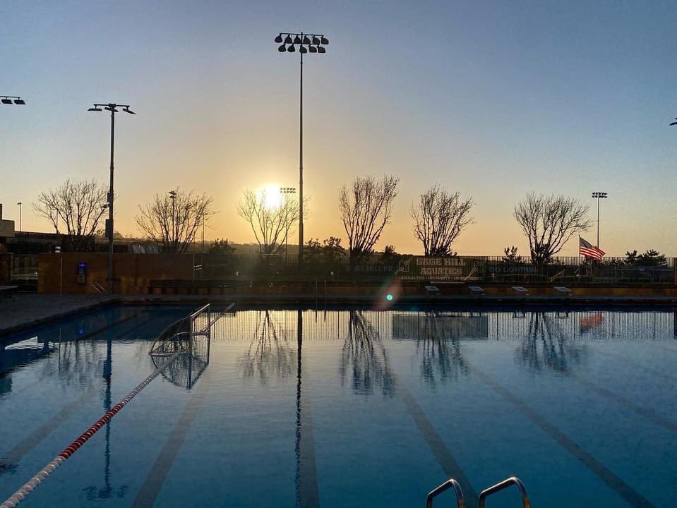 WP_Imperial's tweet photo. Fun club water polo weekend of hosting 16U Futures League games! GO IMPERIAL!! 🔵🟢🤽‍♂️🏰 #imperialwaterpolo #futureswaterpolotournament #goimperial https://t.co/Sj8BQdRI31