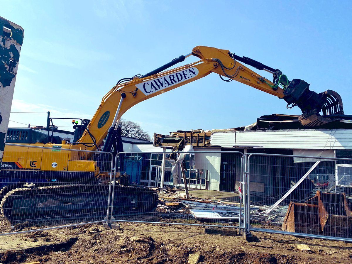 Happy to get our <a href="/LiuGongUK/">LiuGong Direct UK</a> eating it’s way into a school in Hemel Hempstead <a href="/CawardenCo/">Cawarden</a>