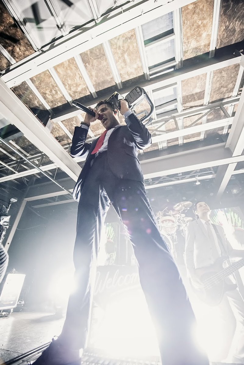 ink_miw_bmth's tweet photo. 🌿💙🖤 noww these are #HipToBeScaredTour throwbacks 🤘🏻 of our favorite beloved Psychotic Leader, Spencer👑
#IX #MetalHorrorGod #HorrorKing
aaand you're absolutely SLAYING so far🔪 ☠️on the #TrinityOfTerrorTour👏🏻.. soo Proud🥲🤗!! https://t.co/W5v7Xscy8Y