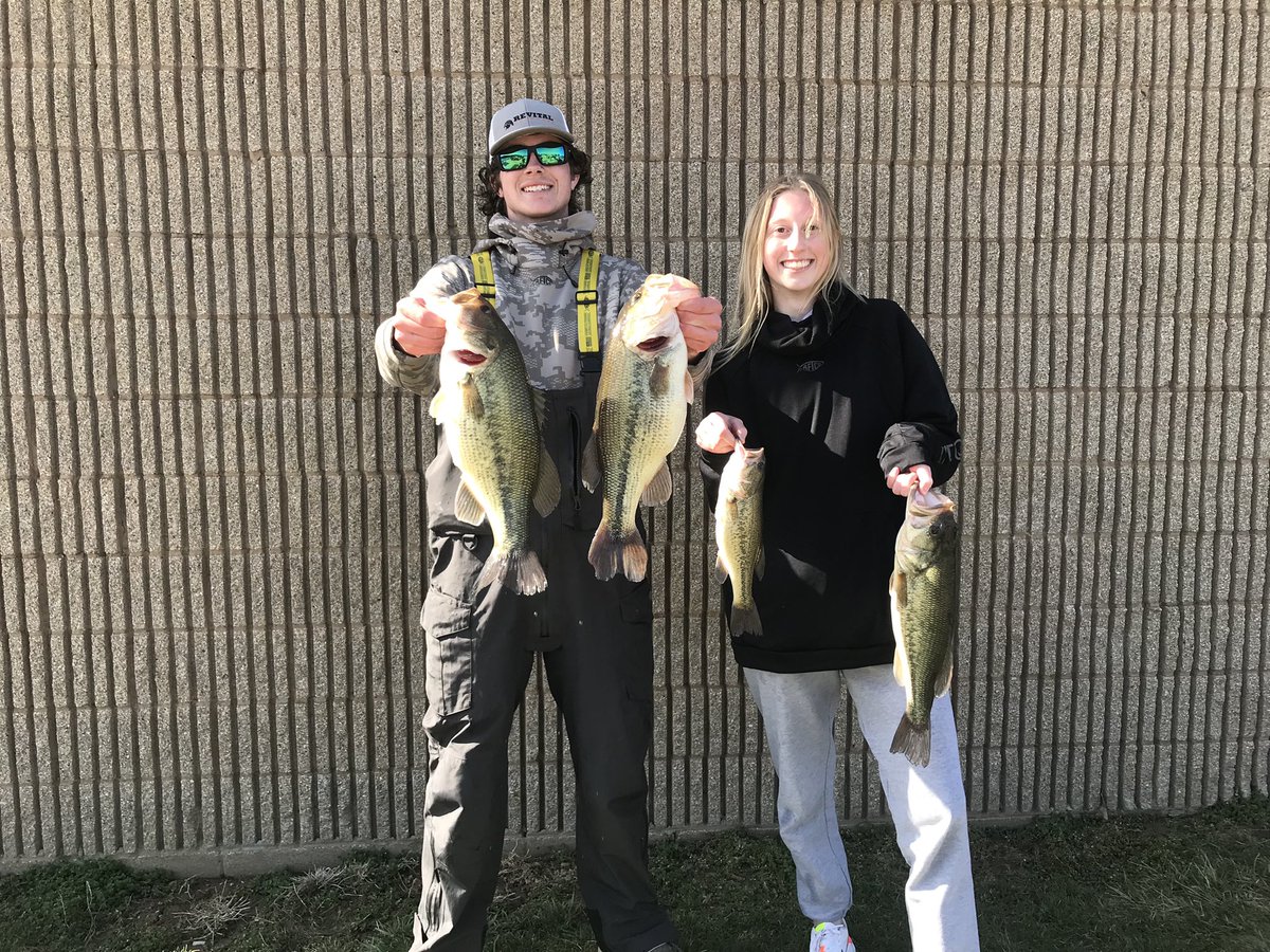 trojanfishing's tweet photo. 2nd Annual Spring Smackdown on Clinton Lake. Chase Logue and Garrett White from Argenta-Oreana topped 55 other boats to take 1st place with an awesome 5-fish limit for 19.71 pounds! 2nd-Williams/Gadbury (Heritage). 3rd-Fortune/Baker (Clinton).4th-Doolin/Wells (A-O). https://t.co/oZu1izygPH