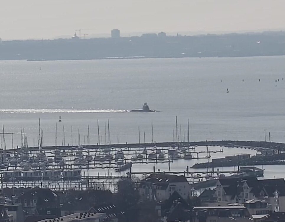 WarshipCam's tweet photo. German Navy Type 212A-class attack submarine S185 (U35) leaving Kiel, Germany - March 21, 2022 #u35 #type212a #s185 https://t.co/0nOfH0Chpo