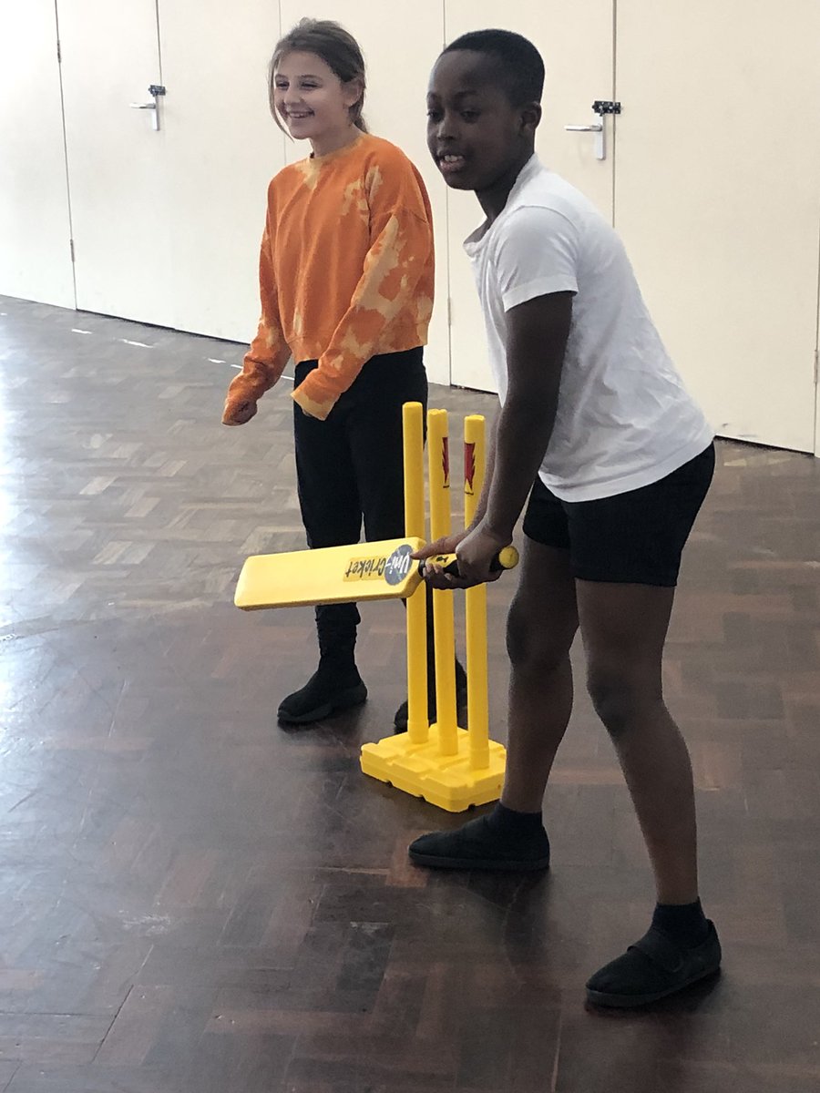 RoddisMiss's tweet photo. 5R loved PE this morning. We have really improved with our striking and fielding skills. @UplandsManor https://t.co/T30zIwbXXq