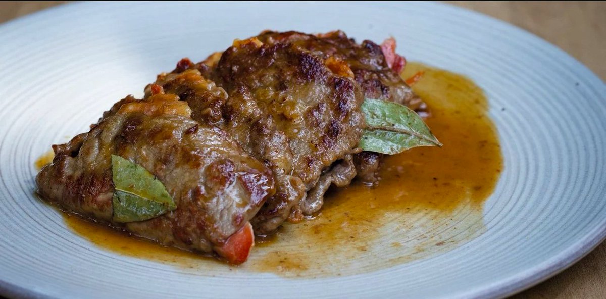 FernandoTrocca's tweet photo. Para empezar la semana, una receta de mi libro "Trocca en casa", saltimbocca de cerdo. Un clásico de la cocina romana.
https://t.co/Q4dA9KHNKJ
#FernandoTrocca #TroccaMundo #recetas #TroccaenCasa #cerdo https://t.co/sK7ZG4FBTq