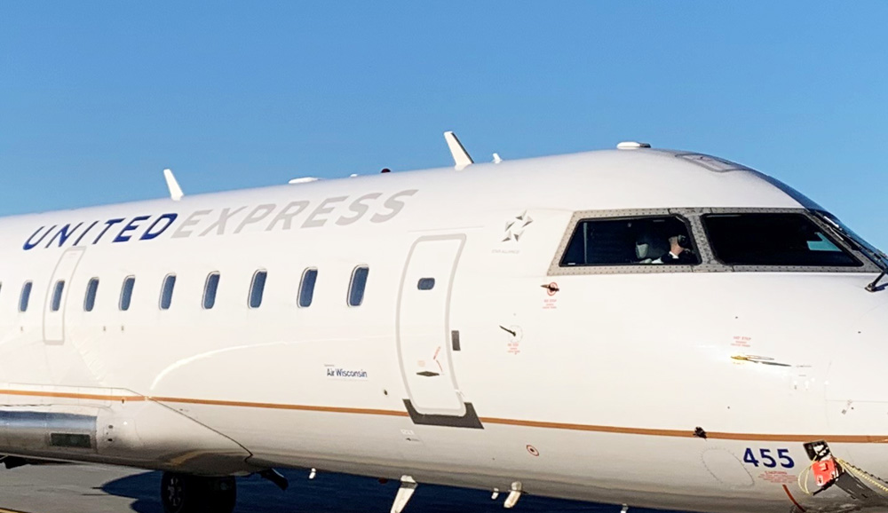 FlyYOW's tweet photo. There will soon be a total of three cities served daily from #YOW by @United! 👏

➡️Currently, they offer service to Washington @Dulles_Airport! 👍
➡️On March 27, they start service to Chicago @fly2ohare! 🙌
➡️On May 6, they start service to Newark @EWRairport! 🙌 https://t.co/vYAFSYqI7R