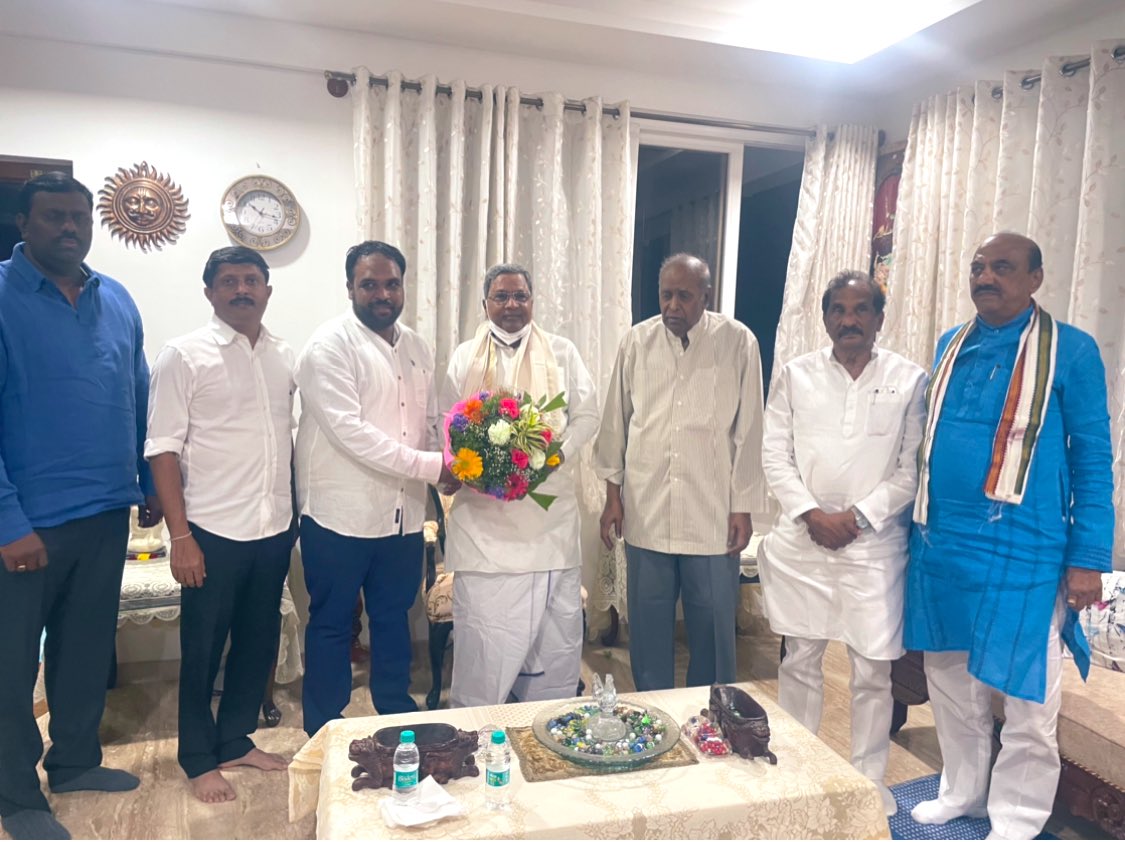 RaghuExMinister's tweet photo. Thankful to Karnataka Former CM &amp; Leader of opposition Shri Siddaramaiah ,Former Minister &amp; MLA Shri KJ George ,MLA Shri Byrathi S Suresh ,MLA K Shri Raghavendra Hitnal  and Former Chief Whip Shri Ashoke Pattan for Visiting my  Residence in Bengaluru https://t.co/Rbc2MElghL