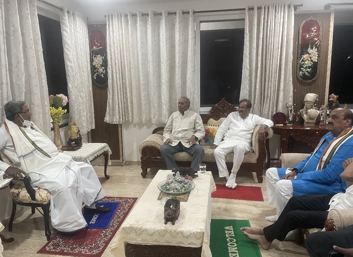 RaghuExMinister's tweet photo. Thankful to Karnataka Former CM &amp; Leader of opposition Shri Siddaramaiah ,Former Minister &amp; MLA Shri KJ George ,MLA Shri Byrathi S Suresh ,MLA K Shri Raghavendra Hitnal  and Former Chief Whip Shri Ashoke Pattan for Visiting my  Residence in Bengaluru https://t.co/Rbc2MElghL