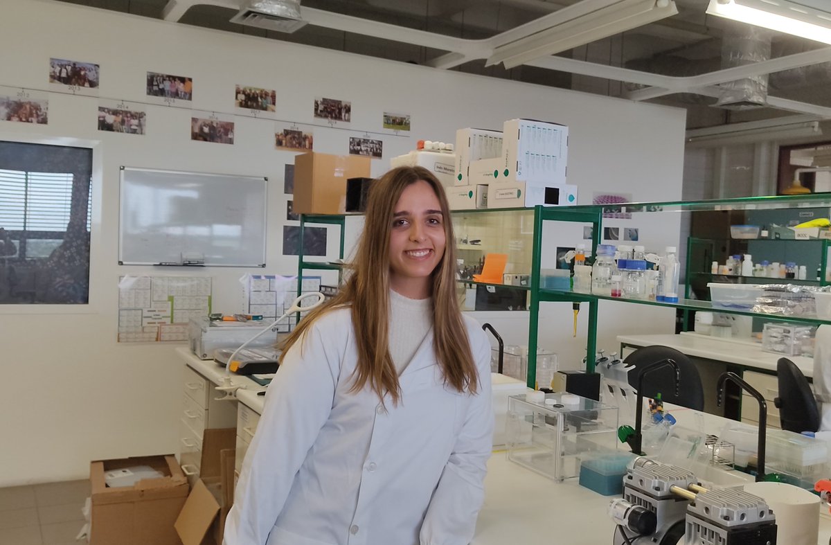 Biomeng_lab's tweet photo. We have a new research assistant in #SMASUS_project! Welcome, Carolina! Carolina Natal has a Bachelor degree in Biochemistry and a Master's in Characterization Techniques and Chemical Analysis from @udominho. We wish you the best and good luck!
@UCIBIO_Research @FCTNOVA https://t.co/zhVgWwkgQm