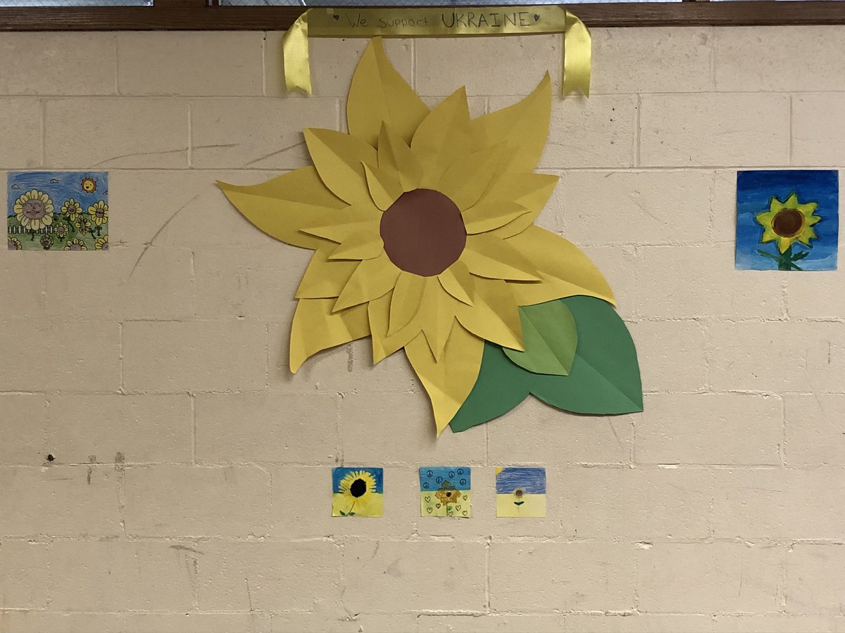 The #SunflowersforUkraine project continues into the hallways and cafeteria as we show our support to the Ukrainian people.