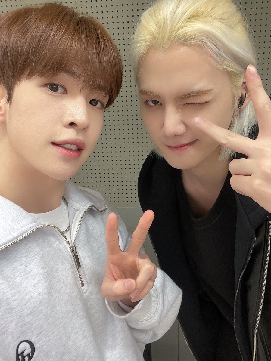 deulalkang's tweet photo. they didnt give me a birthday selca this year so im reminiscing over old ones. praying for one in april,, https://t.co/ER2nHMoxYY