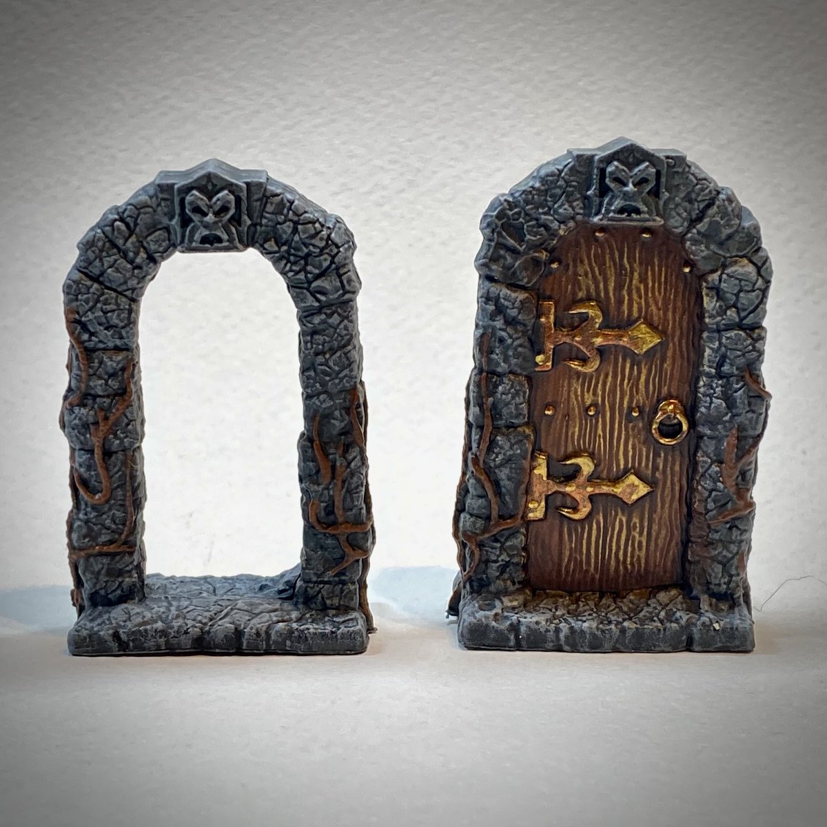 Finished all the 20 HeroQuest doors. 

#heroquest #heroquestgame #miniature #miniatures #warhammer #miniaturepainting #scalemodel