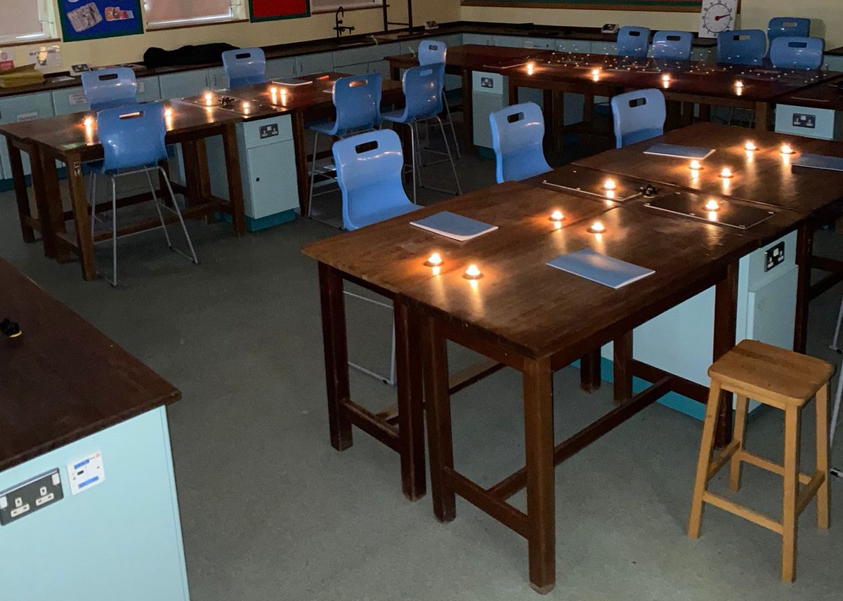 ENG_StJosephs's tweet photo. Year 8 using images for inspiration to write. ✍️

#MultisensoryApproach
#CreatingAnAtmosphere
#InferenceAndDeduction https://t.co/ClwzZU725N