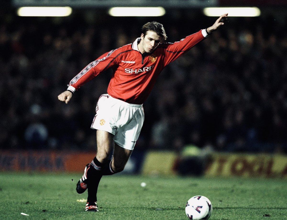 ManUtd's tweet photo. David Beckham's set-pieces were 𝒑𝒐𝒆𝒕𝒓𝒚 𝒊𝒏 𝒎𝒐𝒕𝒊𝒐𝒏 👌

📸 #PhotoOfTheDay

#MUFC | #WorldPoetryDay https://t.co/GigtvGbPrK