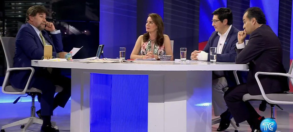 Telecom_Ec's tweet photo. La ministra @vmaino abordó la Ley de #InversiónPorElEmpleo y elementos como zonas francas, transformación digital y mercado de valores. En espacio @Vera_ASuManera, con @CarlosVerareal, señaló que se busca atraer $30 mil millones de inversión, gran parte relacionada al sector TIC. https://t.co/wMvi8CTvho