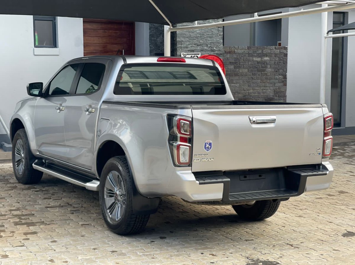 dhewamoyo12's tweet image. Isuzu 2020 Model asking for $60k @ManzunzuN @PTChimusoro @zibusisoe @fortunechasi help retweet