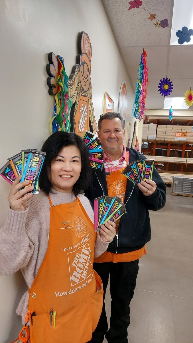 #springspiritweek , #4171bloomsburghomedepot #successsharing
Celebrating our associates in Bloomsburg with a special treat. Ying schneck and George o'rourke pictured.