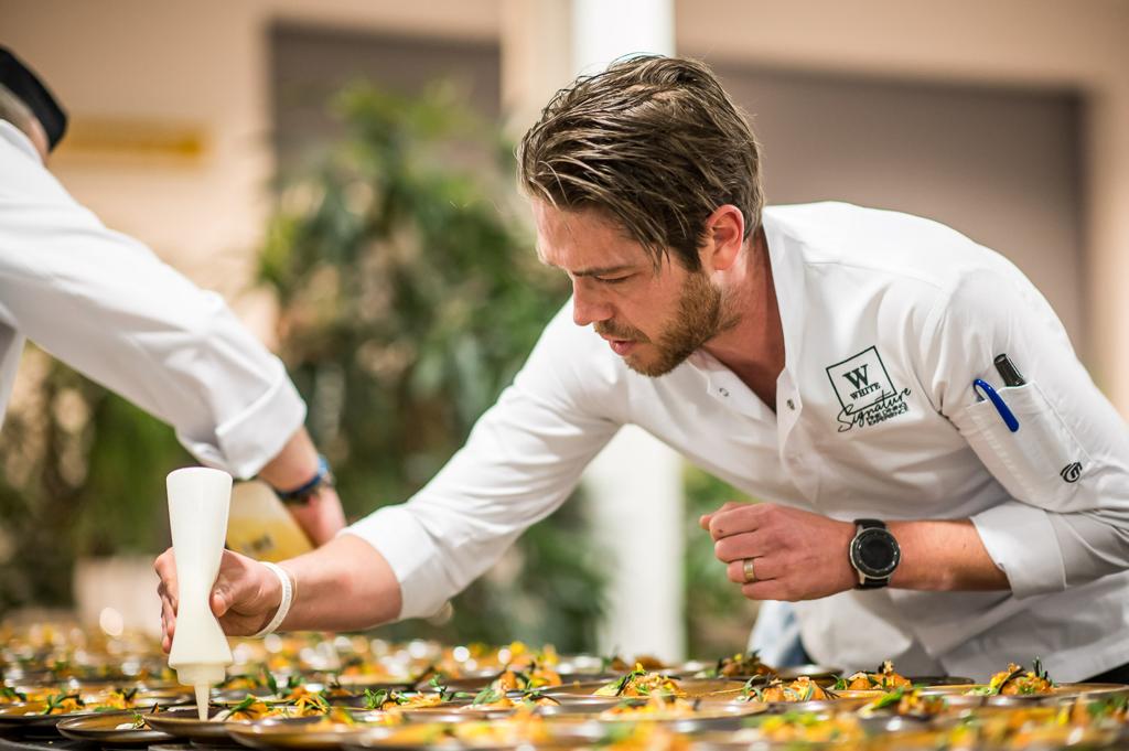 Ik was eens aan het werk...
Volle focus... 
Eindelijk nog eens vollen bak!!