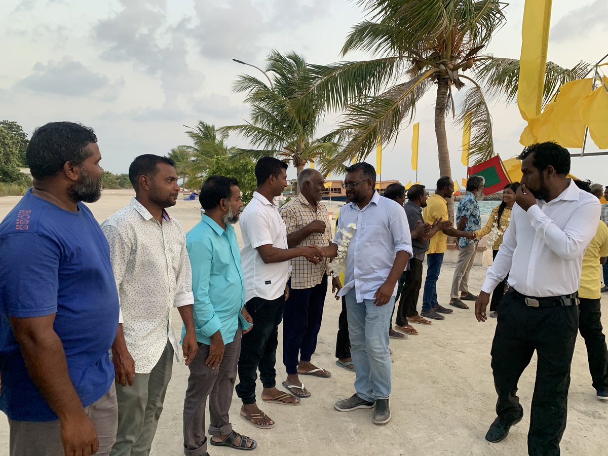 mrsays_'s tweet image. Hingaalan campaign ah chairperson candidate @faya_i adhi A.R.R candidate @Roxeyna N.Kendhikulhudhoo ah. #MDPhingaalan