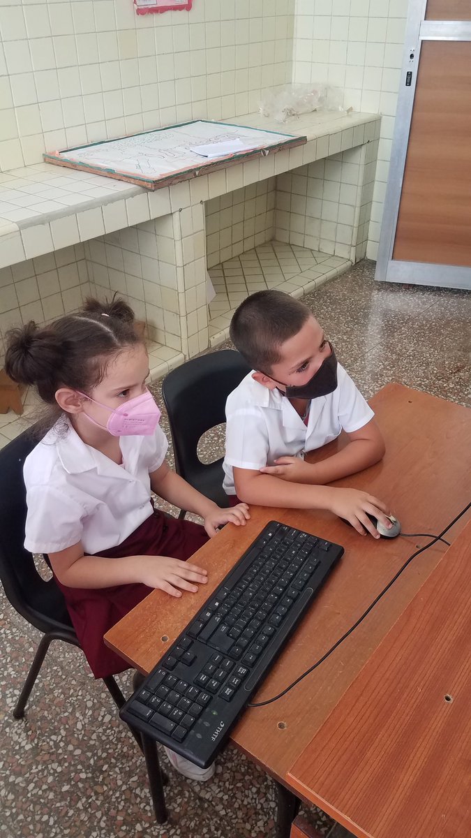 ci_placetas's tweet photo. Los niños del preescolar recibiendo la actividad de computación. #CubaMined #DPEVillaClara #EducacionPlacetas #PrimeraInfanciaImporta @IsabelR38309780 @BaltarLisvier @LienMons https://t.co/jXrSkoWWYc