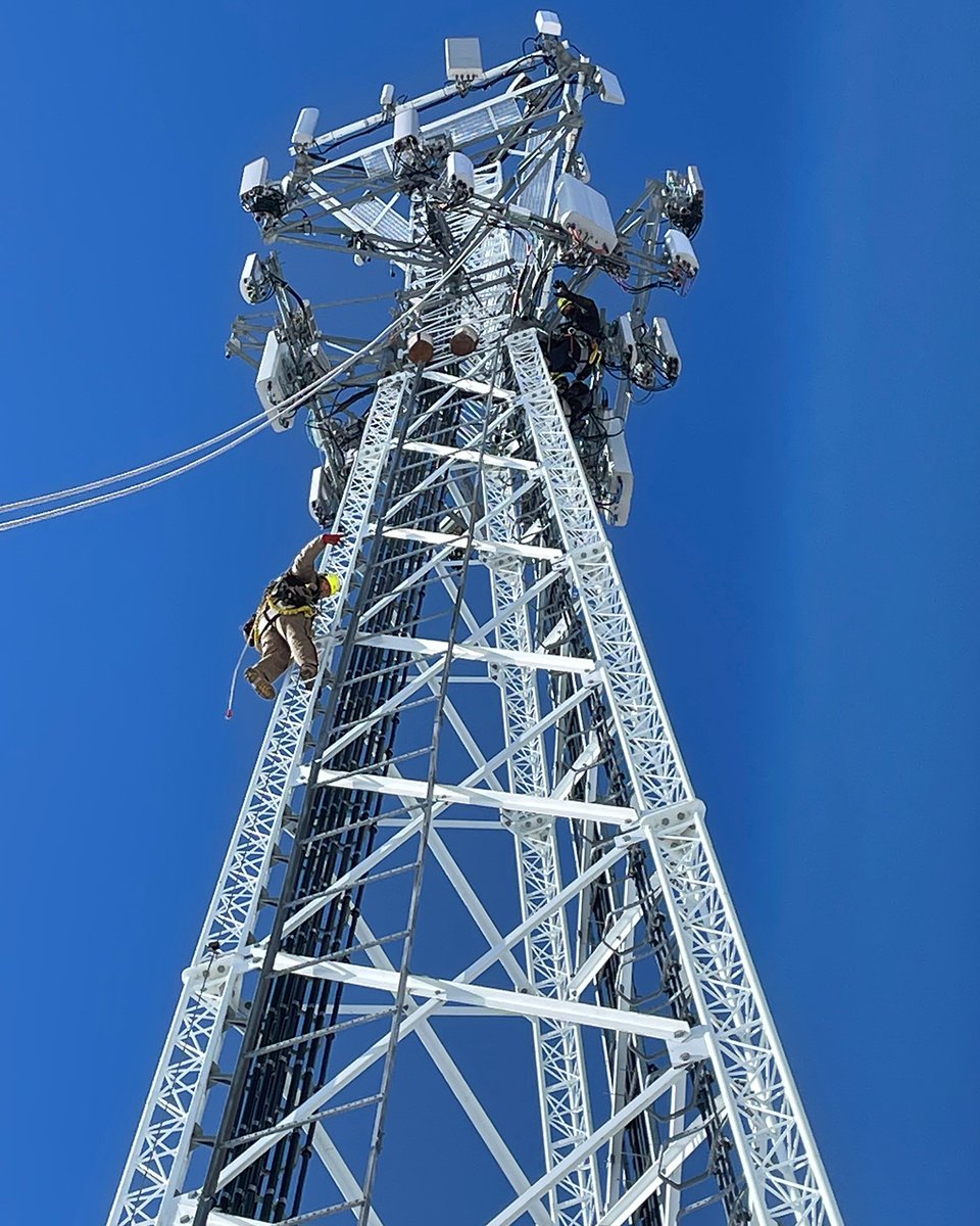 LegacyTowers's tweet photo. At Legacy our guys need to be strong enough to climb to the top of a tower and smart enough to know what to do once we're up there. In Eastern, WA, our crew was troubleshooting on top. #LegacyTowers #WirelessWizards #BestInTheWest https://t.co/EGiu7kjbkf