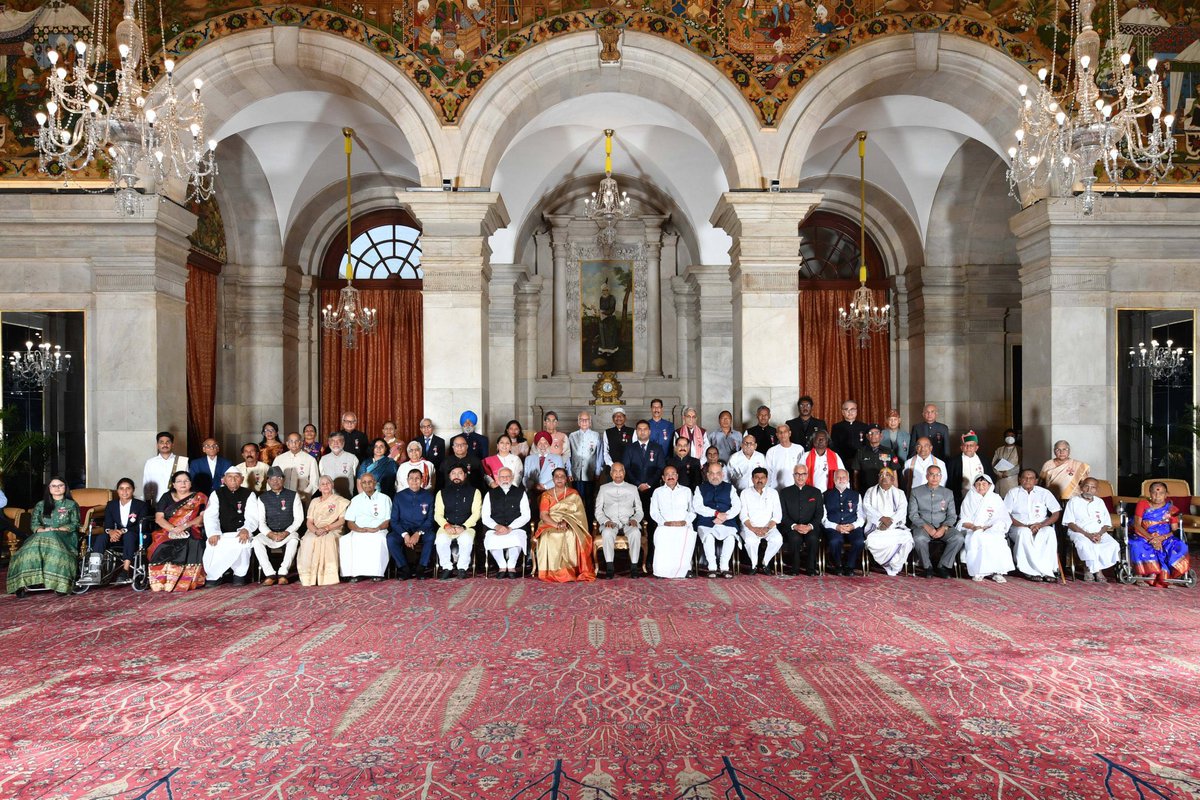 AmitShah's tweet photo. मोदी सरकार द्वारा विभिन्न क्षेत्रों में उत्कृष्ट योगदान हेतु पद्म पुरस्कारों से सम्मानित किये गये सभी महानुभावों को बधाई देता हूँ।

मुझे विश्वास है कि समाज व मानवता की सेवा के लिए आपका समर्पण सभी को देश के विकास व कल्याण में योगदान देने के लिए प्रेरित करता रहेगा। #PeoplesPadma https://t.co/SnS9IuI7YE
