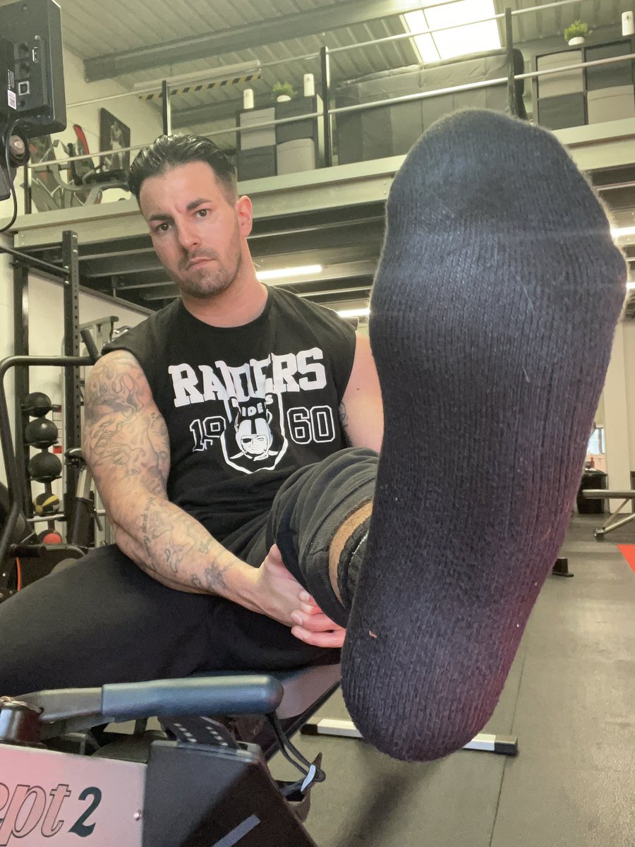 knowing I can swap these sweaty 🧦 for your daily wage 😂😂

Wait until the end of the day🥵🥵

#sockfetish #sweatyfeet