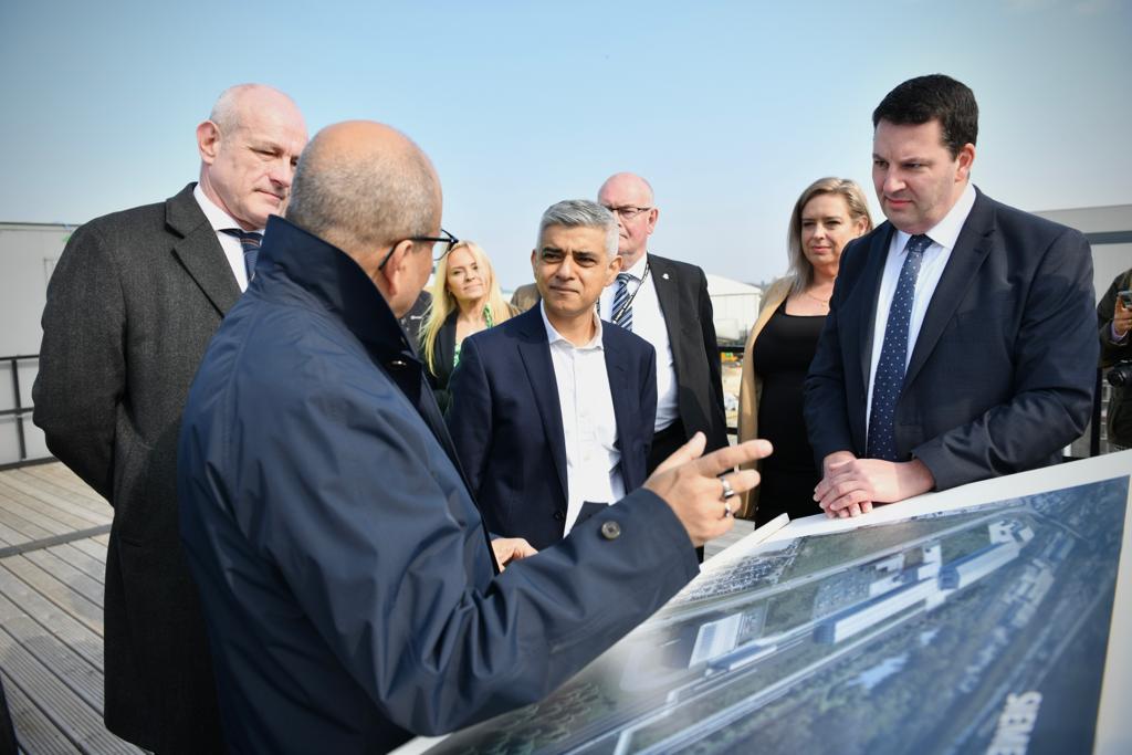 MayorofLondon's tweet photo. These state-of-the-art Piccadilly Line trains, built in Yorkshire, prove just how vital investment in TfL is to creating jobs outside of London. 
 
If the Govt wants to show its commitment to levelling up, it must deliver the capital funding TfL and its supply chain need. https://t.co/eq4mH2cdq7
