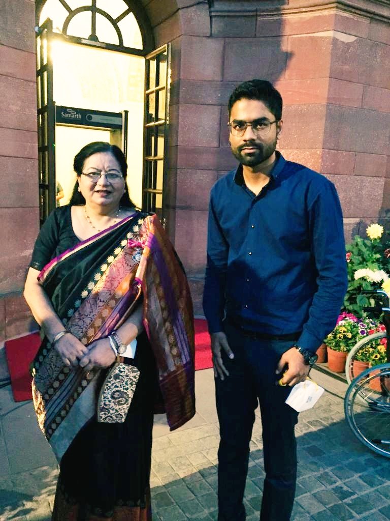 MansoorMfs's tweet photo. @rashtrapatibhvn President of India presents Padma Shri to @jmiu_official VC Prof Najma Akhtarv Ma'am for Literature &amp; Education. 
It's a privileged part for me to witnessed the wonderful moments of award ceremony at durbar hall, Rashtrapati bhawan.
🇮🇳 https://t.co/FqjScnLAPa