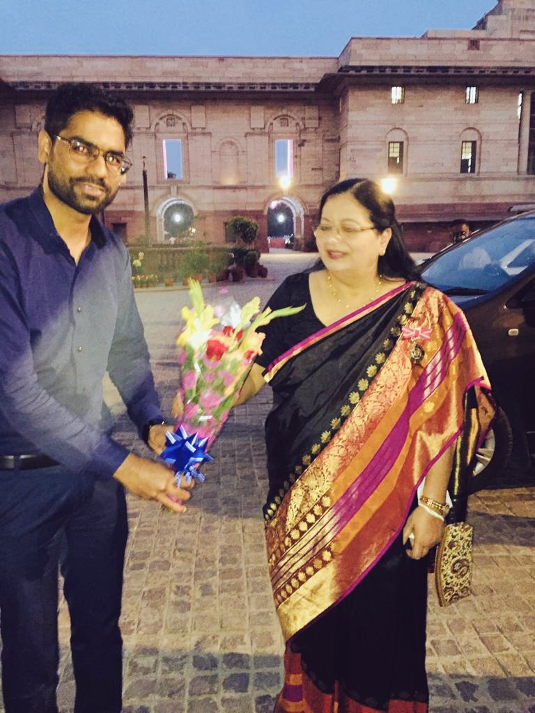 MansoorMfs's tweet photo. @rashtrapatibhvn President of India presents Padma Shri to @jmiu_official VC Prof Najma Akhtarv Ma'am for Literature &amp; Education. 
It's a privileged part for me to witnessed the wonderful moments of award ceremony at durbar hall, Rashtrapati bhawan.
🇮🇳 https://t.co/FqjScnLAPa