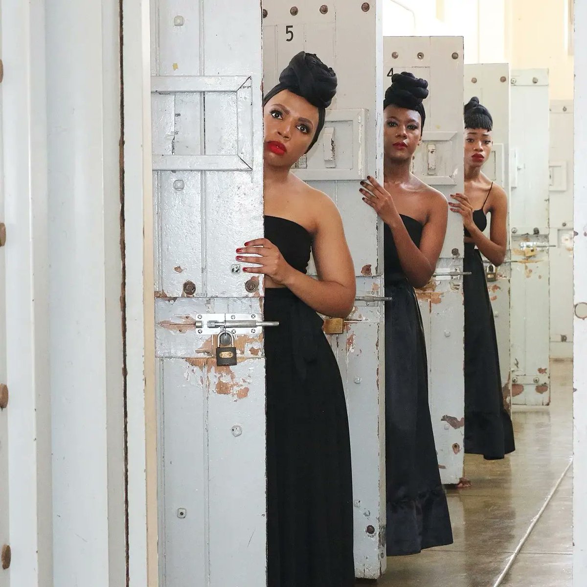 MissBacheloret1's tweet photo. Human Rights Day 🇿🇦 . The day we remember that lives were lost, and dignities were compromised for us to experience Democracy. Democracy that still comes with so many challenges, but we soldier on!!!
📸 @miimage.co.za 
📍 @constitution_hill 
#humanrightsday 
#missbachelorettesa https://t.co/9nInhZUwiD