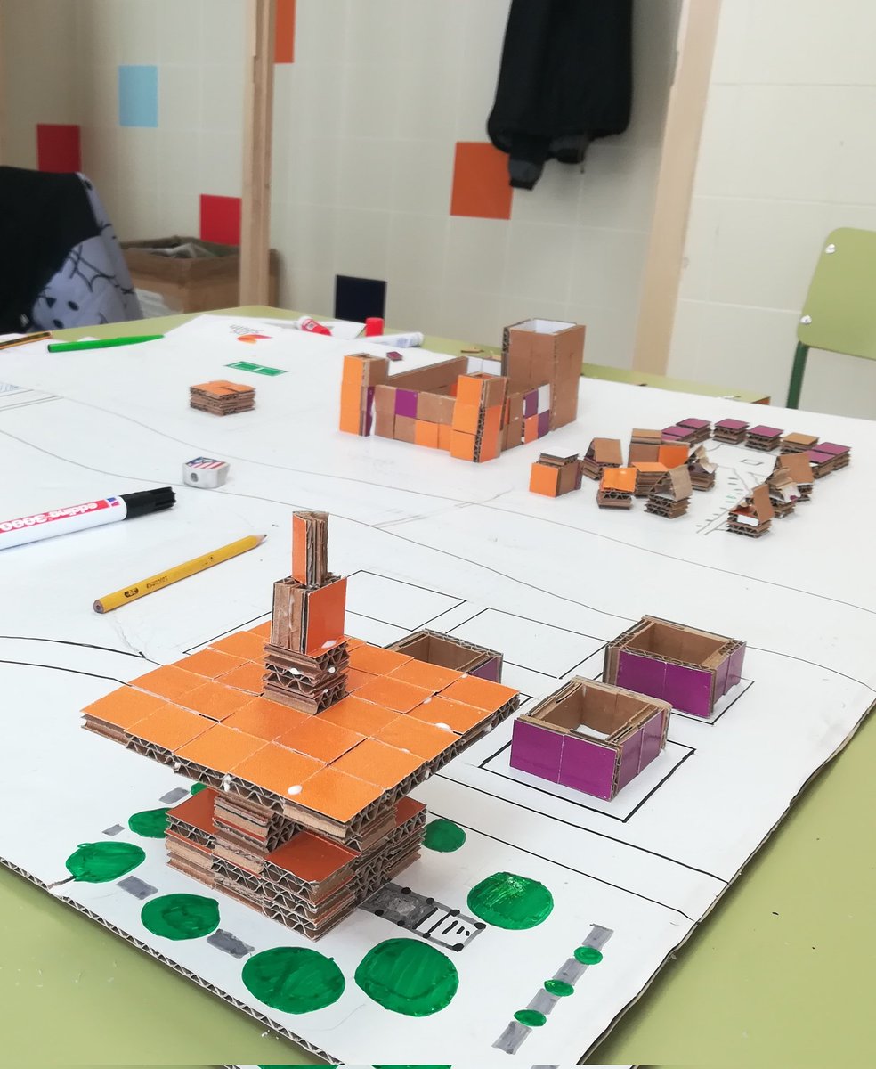 Urbyplan_es's tweet photo. Hoy en @IESRamonyCajalV hemos compartido con 3°ESO una mañana construyendo una ciudad. Entusiasmo, iniciativa y mucha imaginación de todos los grupos. Paisaje y ciudad, ciudadano y edificios, dotaciones y accesibilidad, no han fallado. Enhorabuena chicos!
@AyuntamientoVLL https://t.co/iTaZNH2o9k