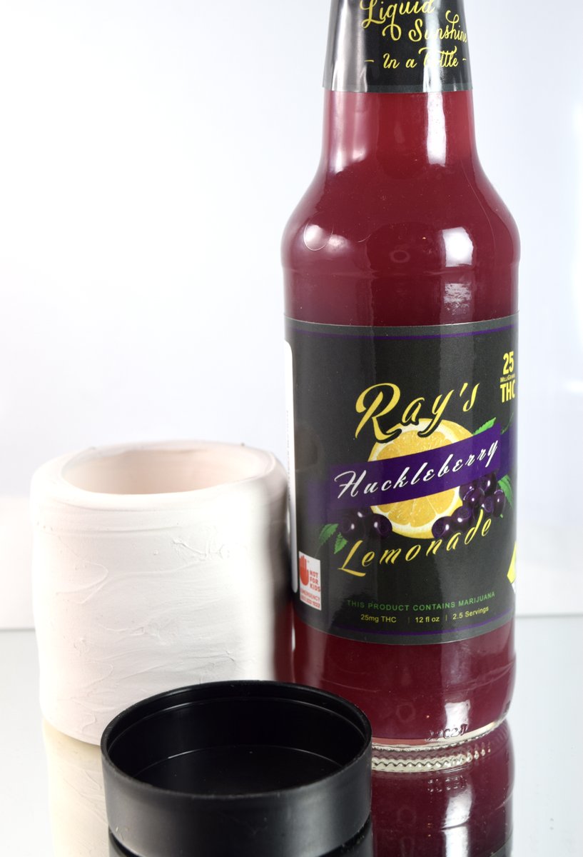 SeattleHashtag's tweet photo. Sure, you could go classic strawberry lemonade. Or…you can spice it up with a Ray's Huckleberry Lemonade. Either way, you can’t go wrong!
#rayslemonade #huckleberrylemonade #huckleberry #flavoredlemonade #infusedlemonade #infusedbeverage #hashtagcertified https://t.co/BwTgEHefUf
