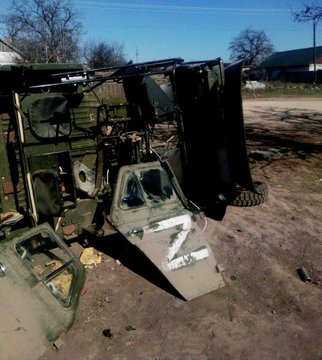 DGfdujf's tweet photo. #Ukraine: Two more Russian Transport trucks were lost/abandoned. https://t.co/NbEwK4HAOo