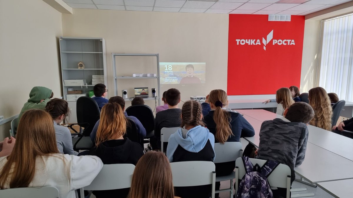 17-18 марта 2022г. обучающиеся ГБОУ СОШ № 3 п.г.т. Смышляевка присоединились к Открытому уроку, приуроченному к годовщине воссоединения Крыма, Севастополя и России, и ко Всероссийскому уроку «Крымская весна – символ единства, мира и справедливости». <a href="/pu_monso/">Поволжское управление МОиН СО</a> <a href="/Volzhsky_adm/">Администрация Волжского района</a>