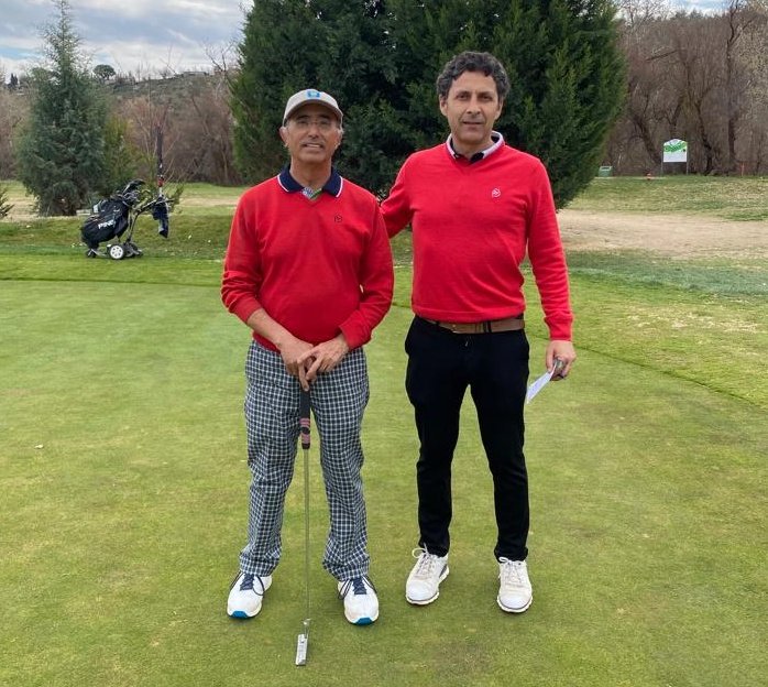 hoyo_7's tweet photo. Nos dicen que vienen días de mucha lluvia..
Pero nosotros ya sabemos : "la práctica del golf es posible incluso cuando hace sol"... 😉
#golf #ropadegolf #jerseylana #pantaloncuadros #pantaloncomodo #ropacomoda #ropacasual https://t.co/vjEfLxoocr