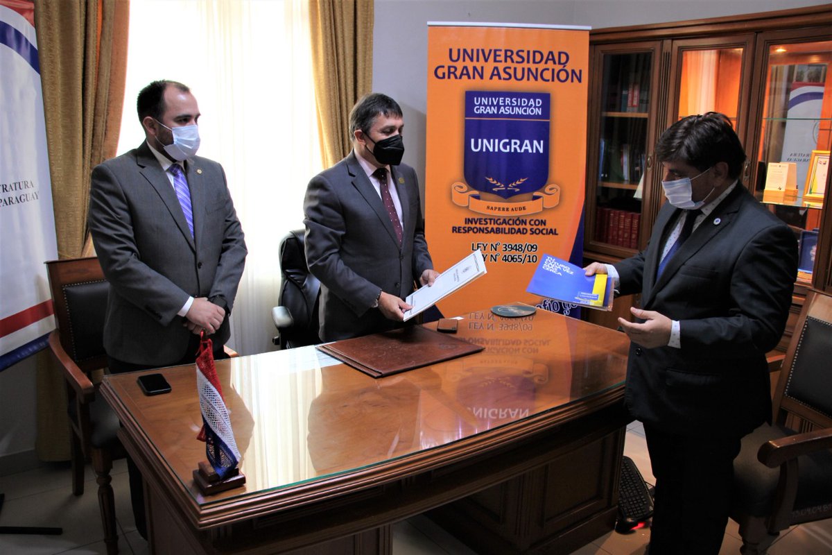 ConsejoParaguay's tweet photo. 1/2 La firma de cooperación interinstitucional entre el #CM y la @UNIGRANpy es con el fin de contribuir en la capacitación de abogados y organizar en conjunto proyectos académicos y actividades que estimulen la formación profesional. https://t.co/fsu22Z4yzo