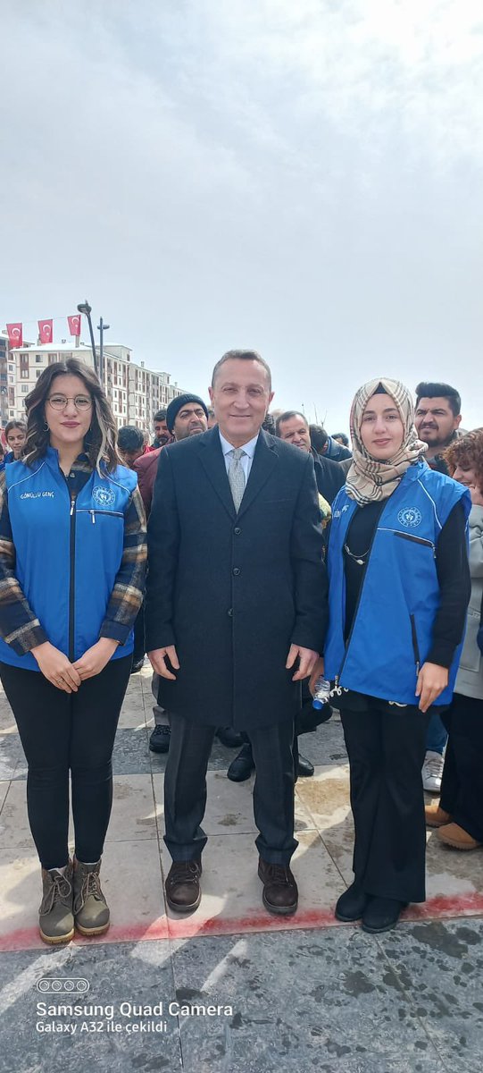 GSB_SirnakGM's tweet photo. Baharın gelişini müjdeleyen #NevruzBayramı��nı, #OrmanHaftası ve #DownSendorumu Farkındalık gününü Valimiz Sn Ali Hamza PEHLİVAN, İl Protokolü, İl Müdürümüz, personellerimiz ve vatandaşlarımızın yoğun ve coşkulu katılımı ile kutladık.Gençlik Merkezi olarak bizlerde yerimizi aldık. https://t.co/4iS05P8PI8