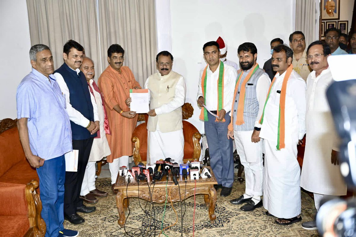 Dev_Fadnavis's tweet photo. Along with 20 @BJP4Goa MLAs, 3 independent MLAs &amp; 2 MGP MLAs too submitted their letters of support to BJP. 
I am confident that this #TeamGoa will fulfil Gaonkars dream of #GoldenGoa ! 
My best wishes to all of them ! https://t.co/aJrGSqQjjY
