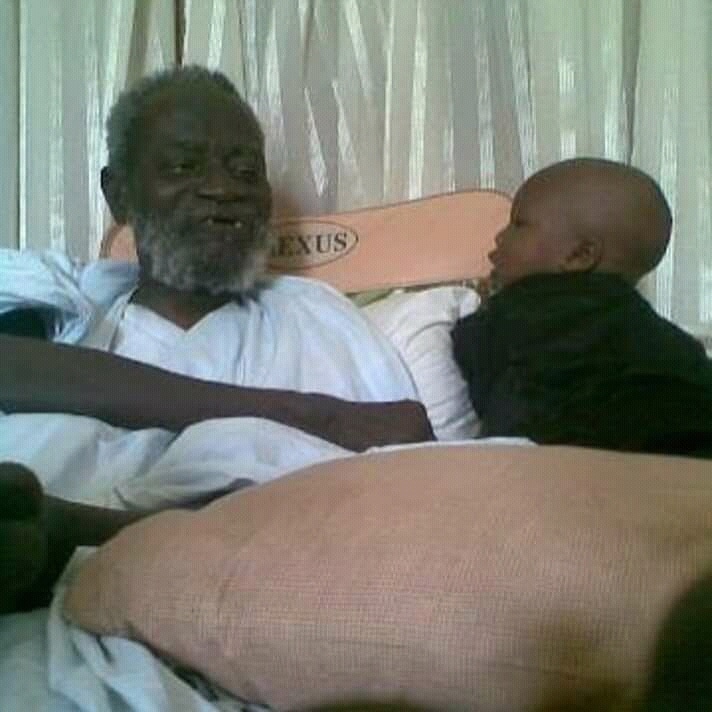 SGaydel's tweet photo. Serigne Saliou "Mouride yeup kén rek moma si jaaxal, moy ki nga xamni dafa YAKAMTI" https://t.co/NlPTHuKePm